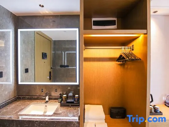 Yixuyue Hotel (Nanning Normal University Beihu South Road Subway Station)