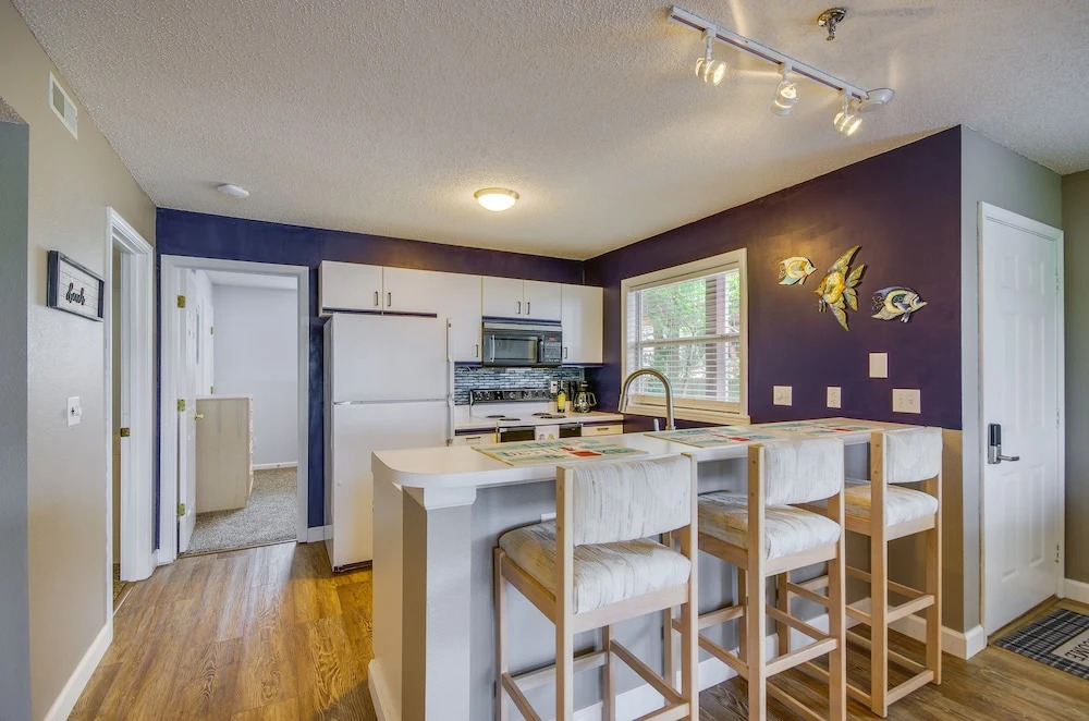 Osage Beach Condo w/ Private Deck & Lake Views!