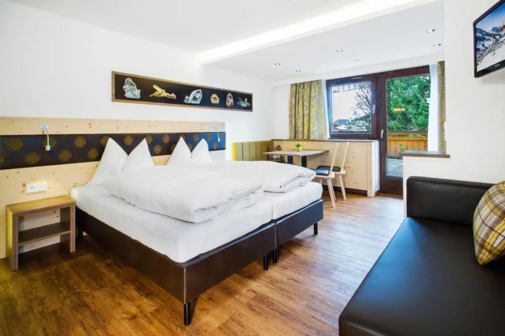 Anna Apartments