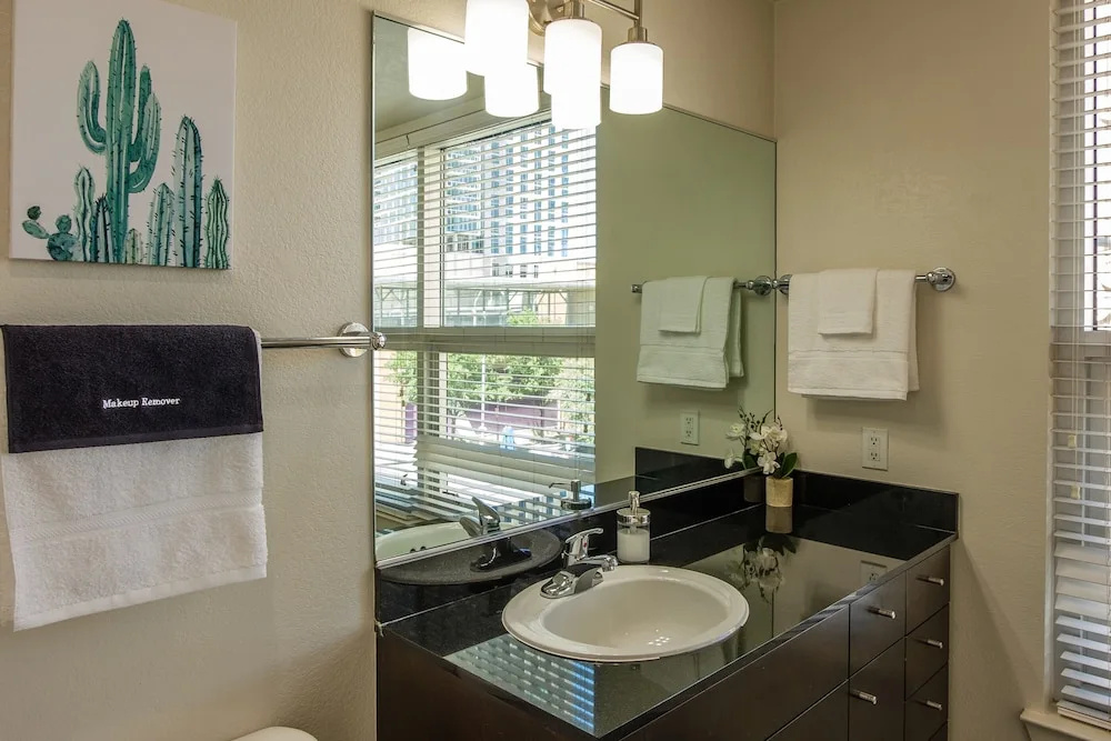 Reverchon Park Apartments by Frontdesk