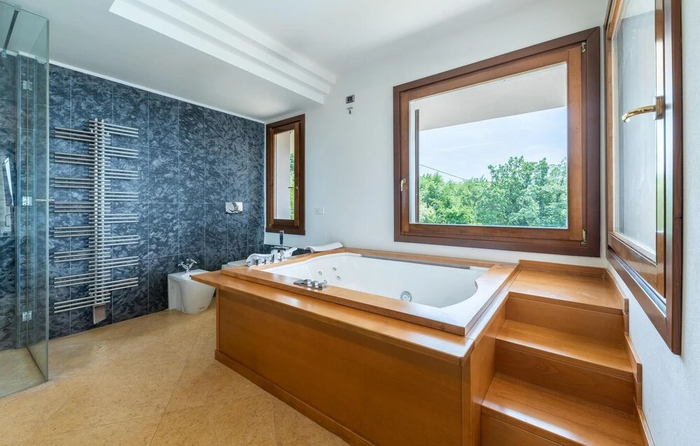 Stunning Home in Albisano With Wifi, Private Swimming Pool and 6 Bedrooms