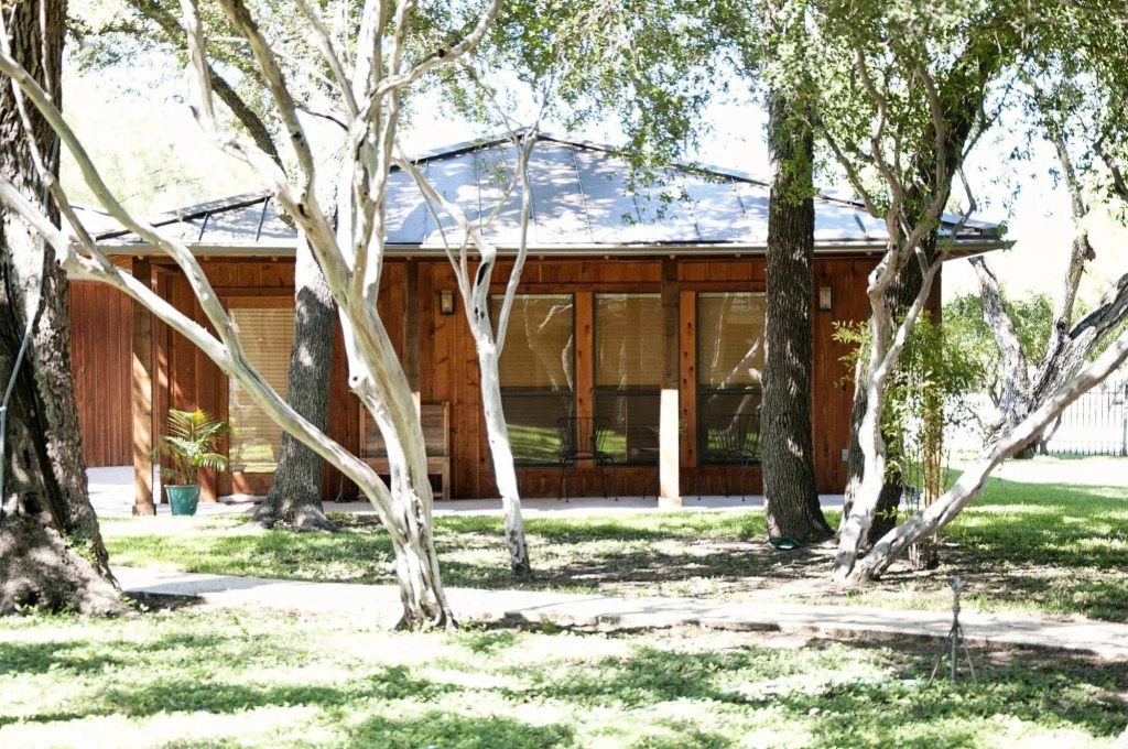 Live Oaks Bed and Breakfast