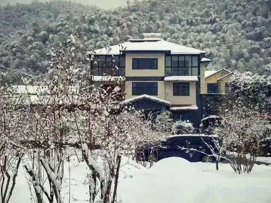 Manju Courtyard Hostel
