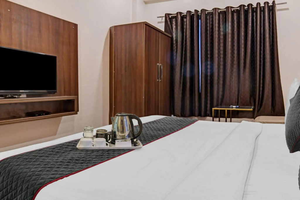 Super OYO Townhouse 931 Hotel Benchmark Vijay Nagar