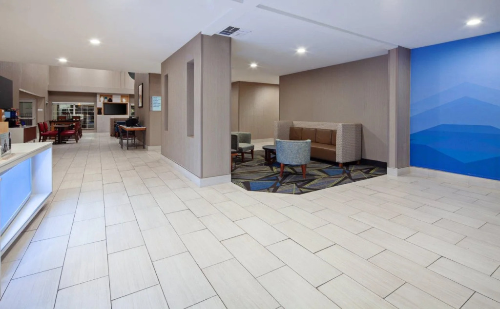 Holiday Inn Express & Suites - Tulare by IHG