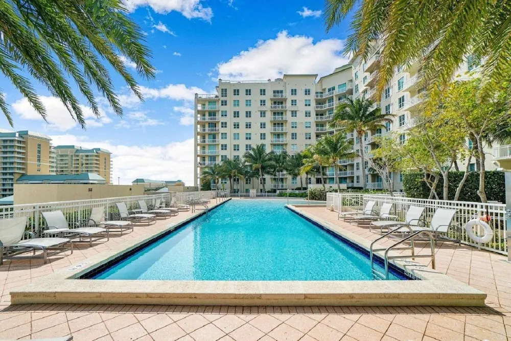 314S Nautical Beach Suite - 2 Beds, Pools, Jacuzzi, Beach, Shops Dog Friendly