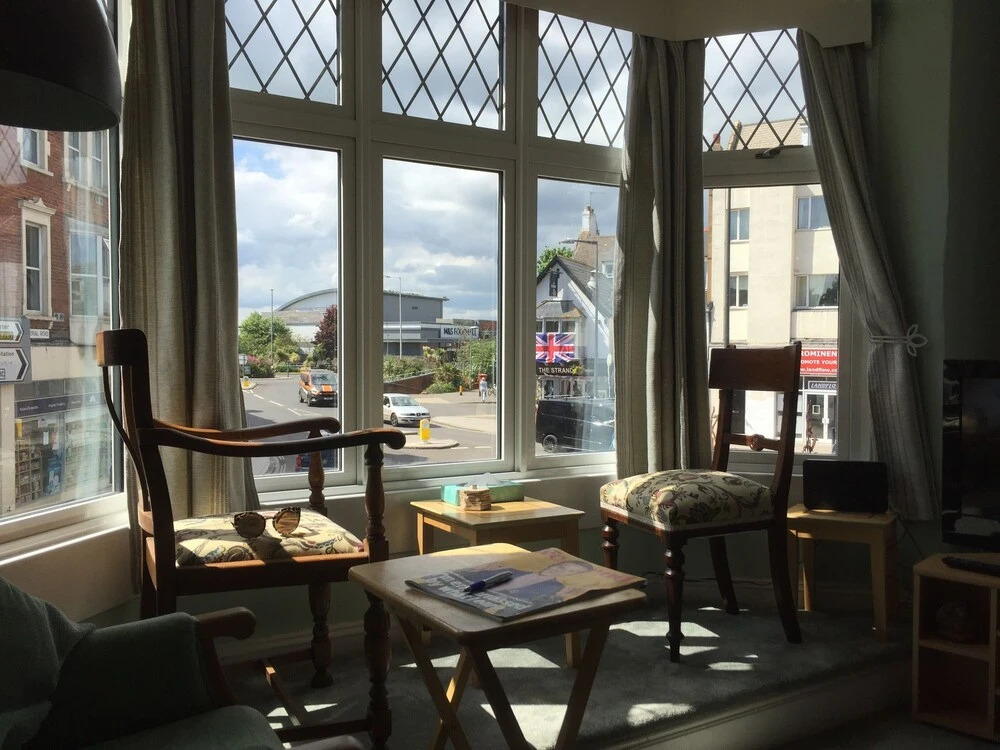 Modern 2 Bedroom Apartment in Central Exmouth