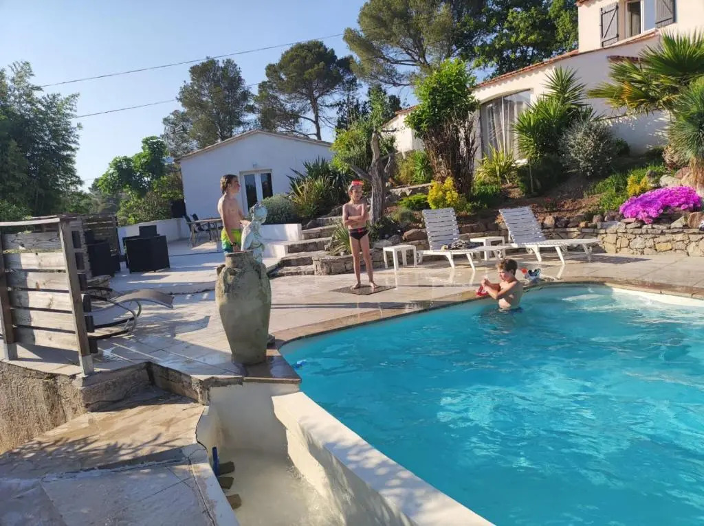 VILLAS-Piscine les MIMOSAS
