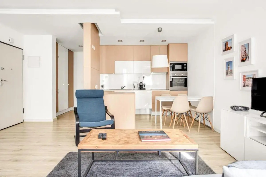 Modern 2 Bedroom Apartment in Estrela with Outside Terrace! Amazing for Families, Couples, Friends