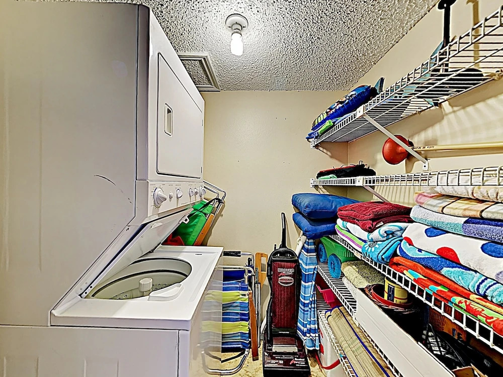 New Listing! Tranquil Corner Unit W/ Gym & Pools 3 Bedroom Condo
