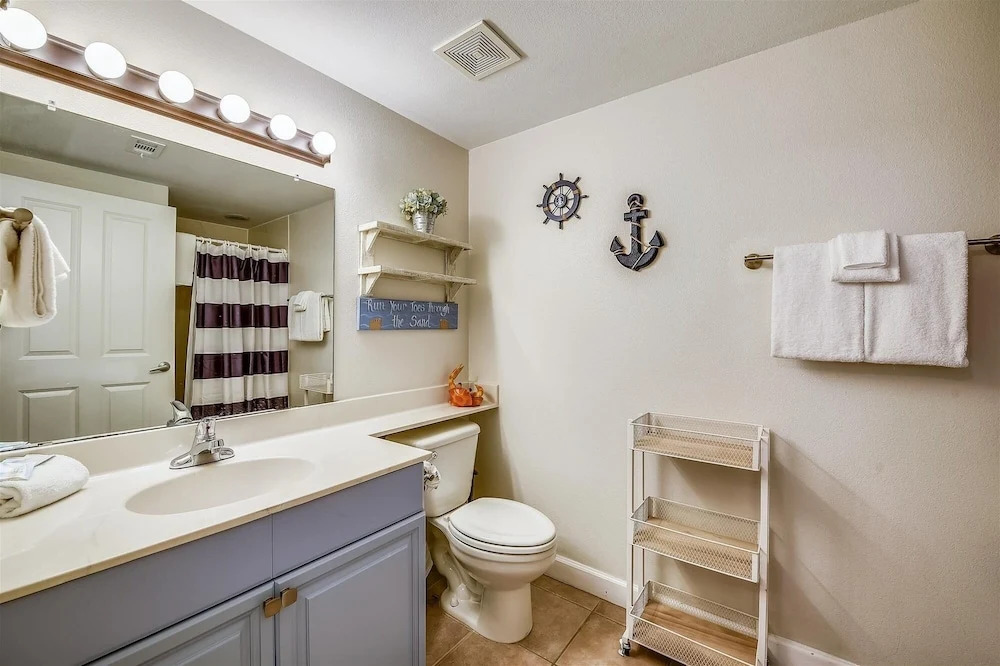 Shores of Panama 1704 - 2 Bedroom + Bunk Room . Updated! Res. Parking 2 Condo by RedAwning