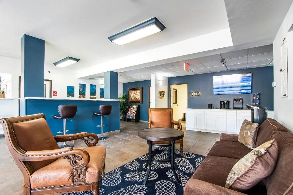 The Vistas 119 Modern studio with full kitchen 1st floor great location