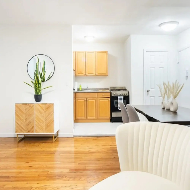 49-3b Newly Renovated 2BR W D Midtown East