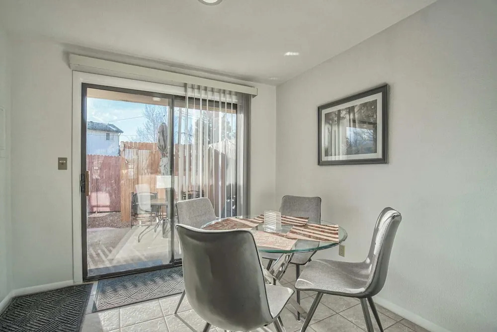 2bdcentrally Locatedclose to Shops & Restaurants!