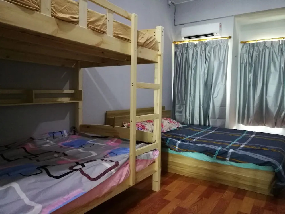Oceanus Backpackers Hostel