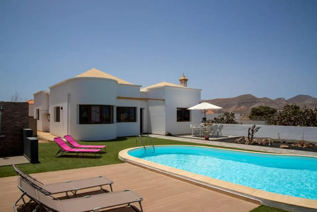 HolidayVilla Volcan - BBQ , Pool , Garden, rural by Holidays Home