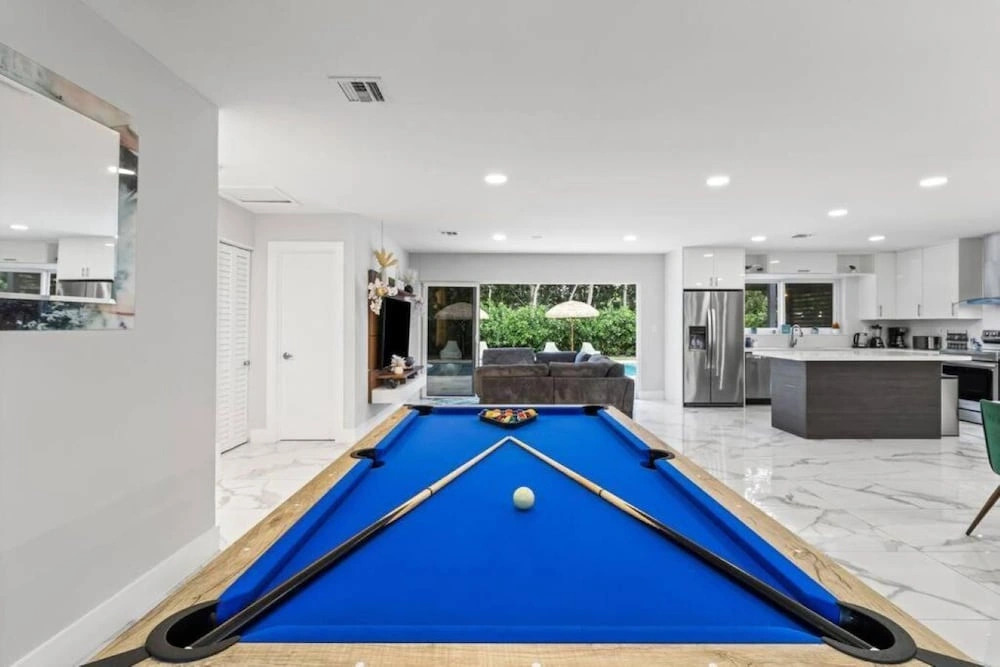 Villa Luxe - Modern by Glam Homes
