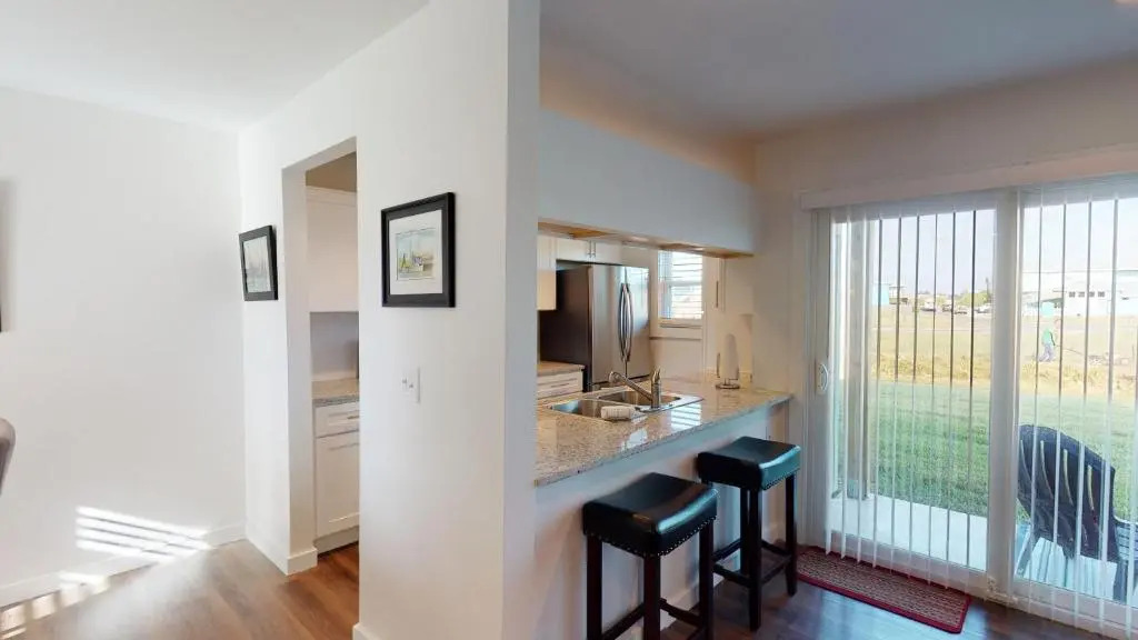 AH-D113 Newly Remodeled First Floor Condo, Near Shared Community Pool