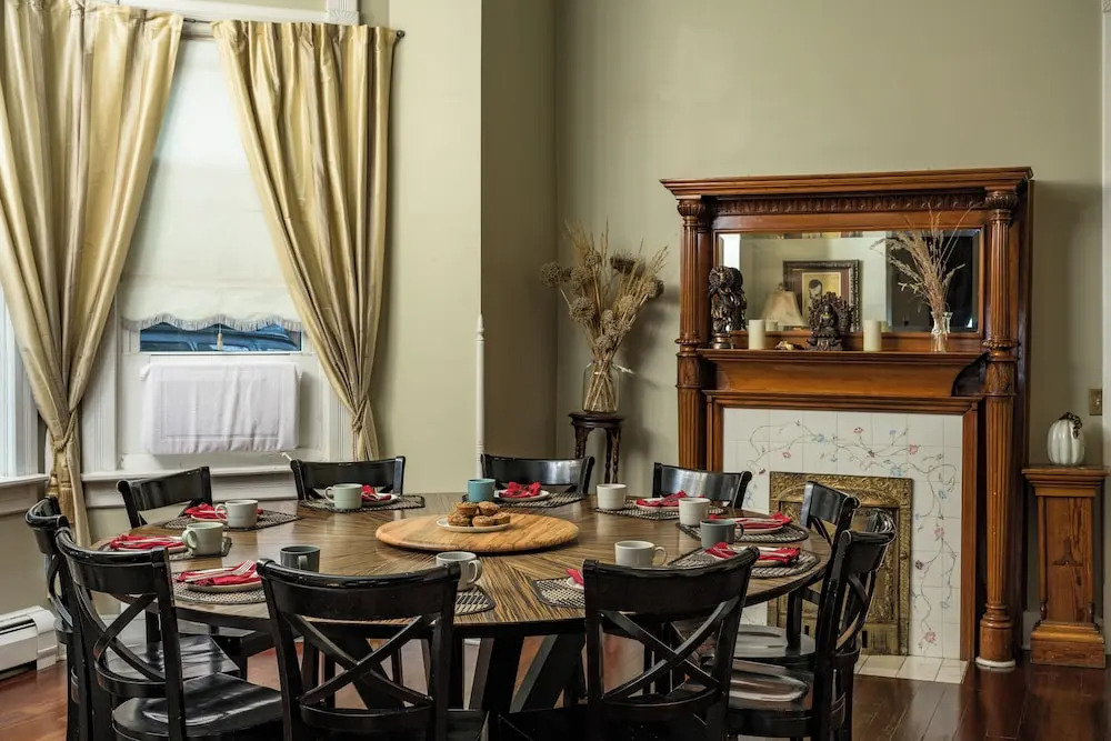 Queen Anne Bed And Breakfast