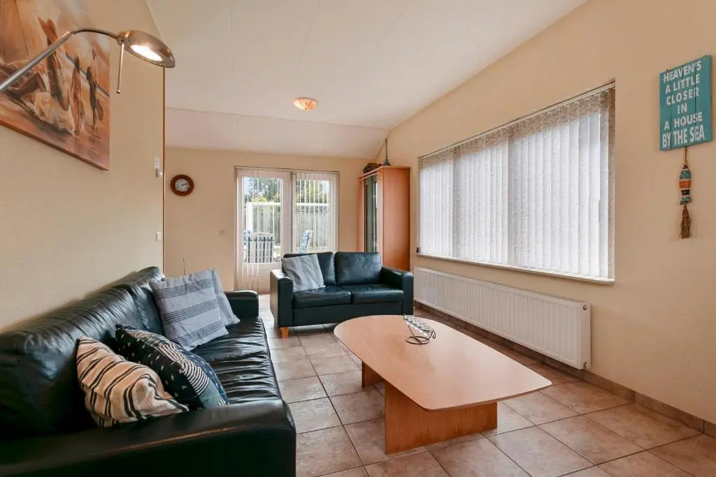 Bungalow Pinusoord 3 - Ouddorp near the beach with big garden