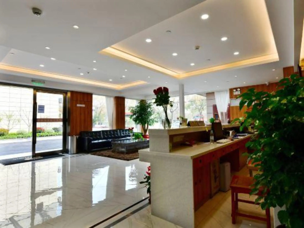 Shanghai Shenguang Hotel (College of electronics and information technology store)