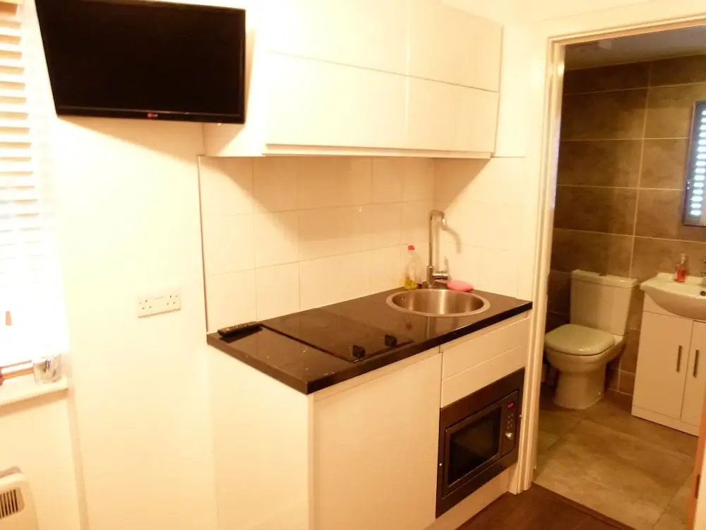 SS Property Hub – City of London Studio Apartment 10