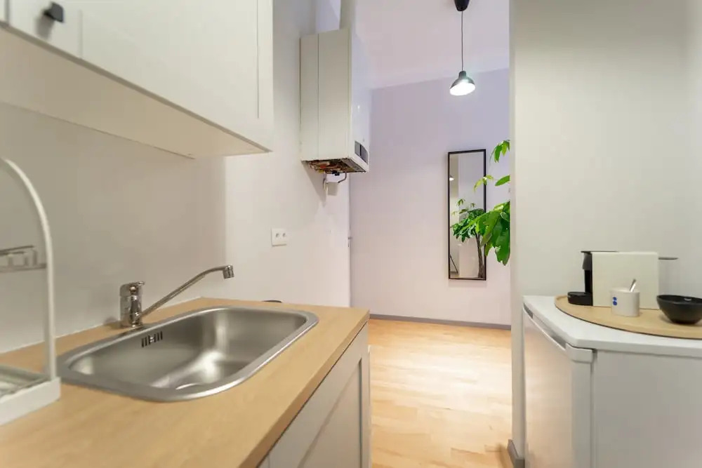 Modern Newly Refurbished Studio - Close TO Center