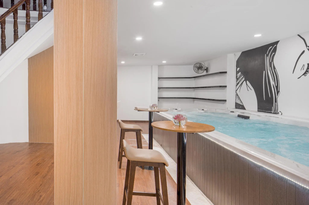 Altos Hotel
