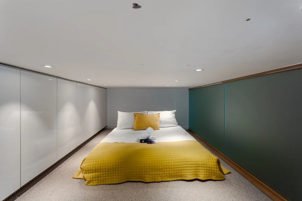 Spacious Canfield Gardens Studio
