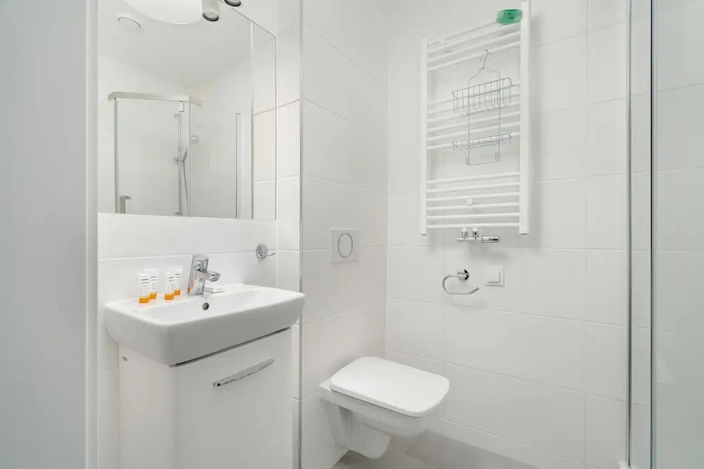Studio With Outdoor Parking by Renters