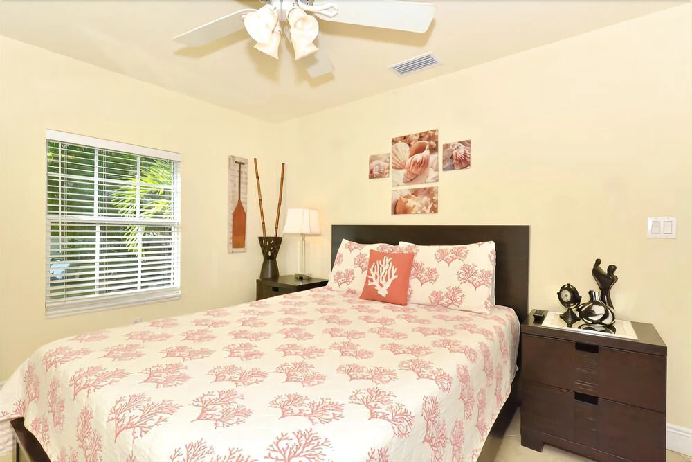 Seagrass Retreat 5 Bedrooms 3 Bathrooms Home