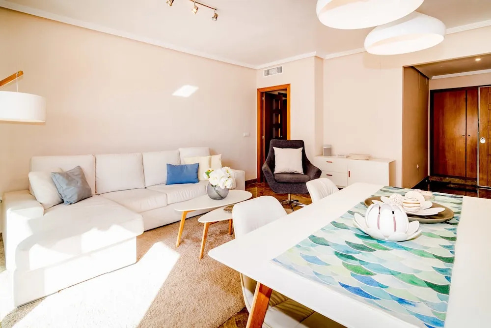 GH-Beautiful 2 bedroom apt small pool