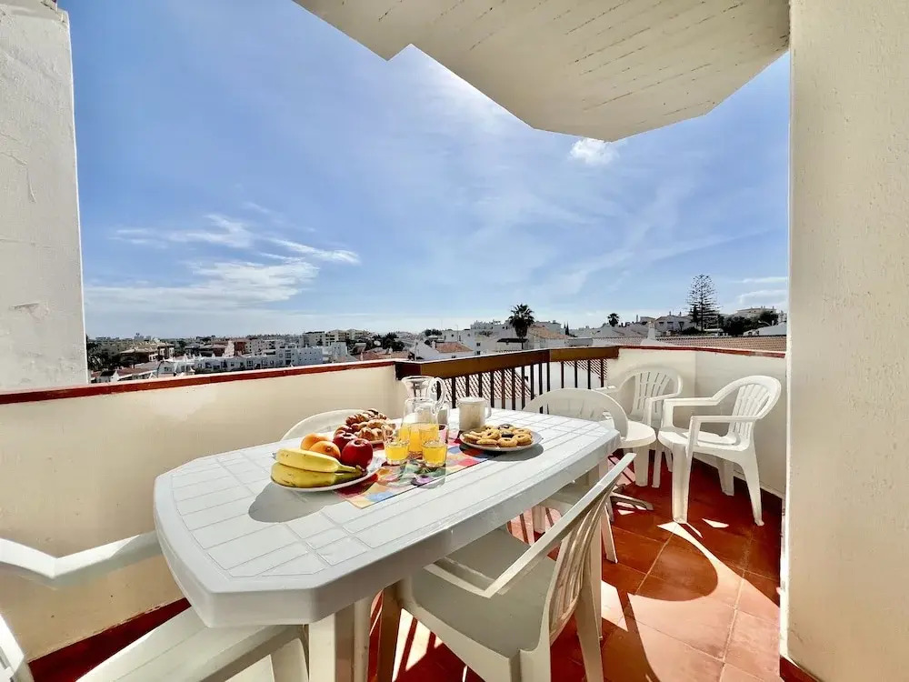 Albufeira Skylight 2 by Homing