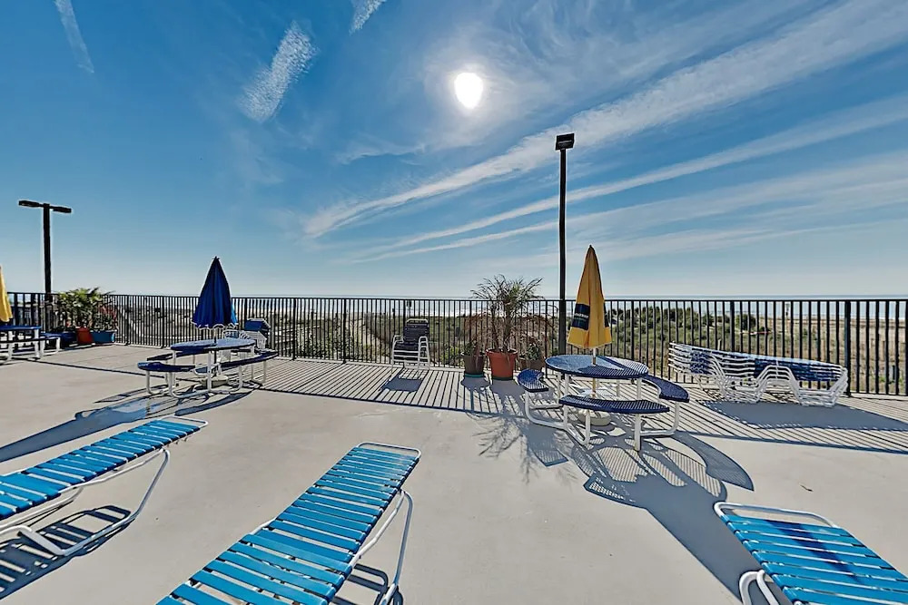 Ocean & Bay-view W/ Pool, Easy Beach Access! 2 Bedroom Condo