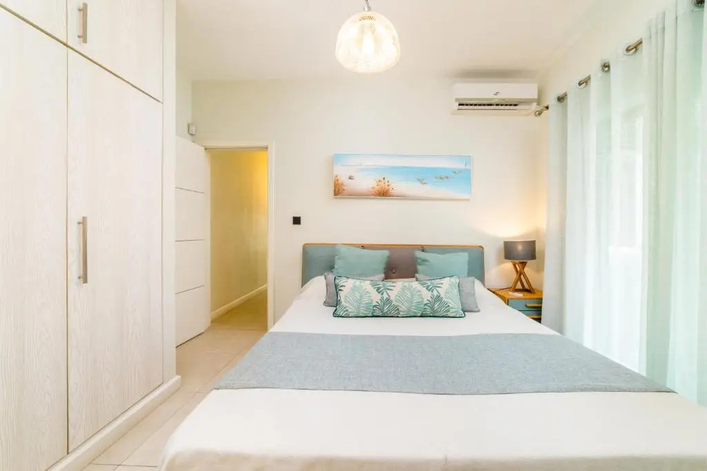 Beachcove Apt No 10