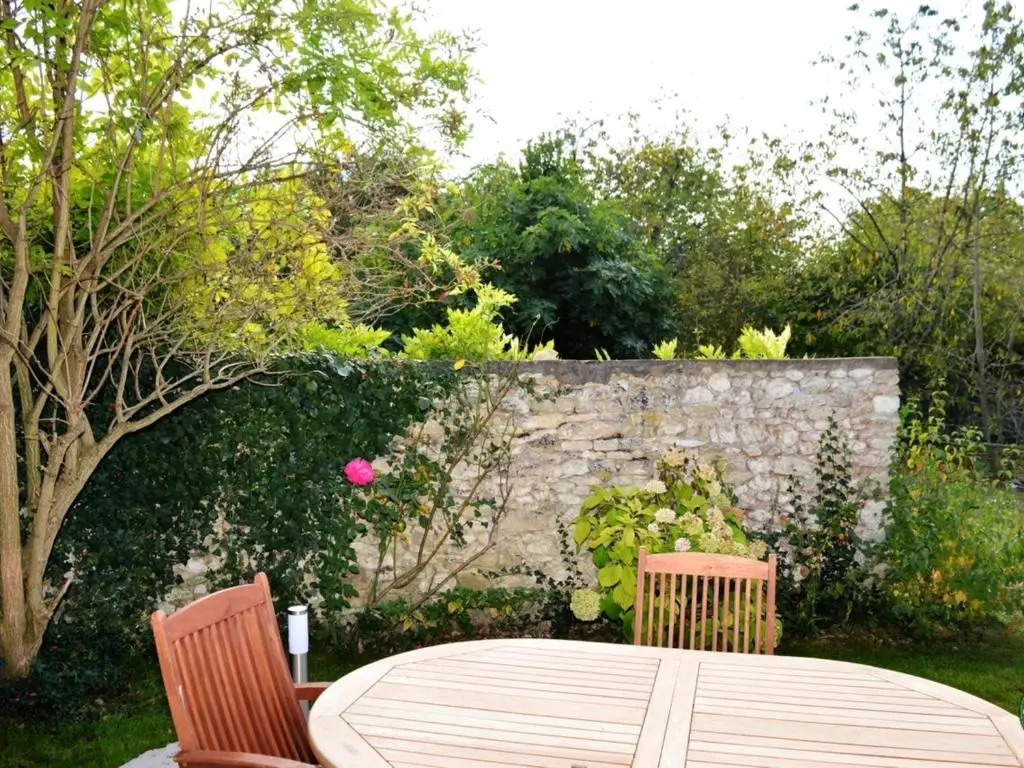 Maison de plain-pied, cour et jardin privé, proche sites touristiques, idéale familles ou amis - FR-1-381-480