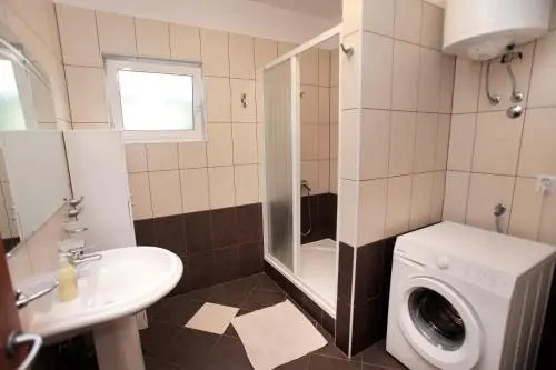 Apartman Tone