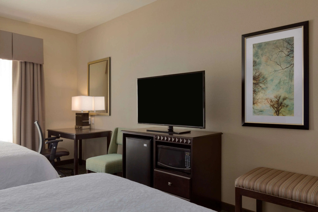 Hampton Inn and Suites Parkersburg Downtown