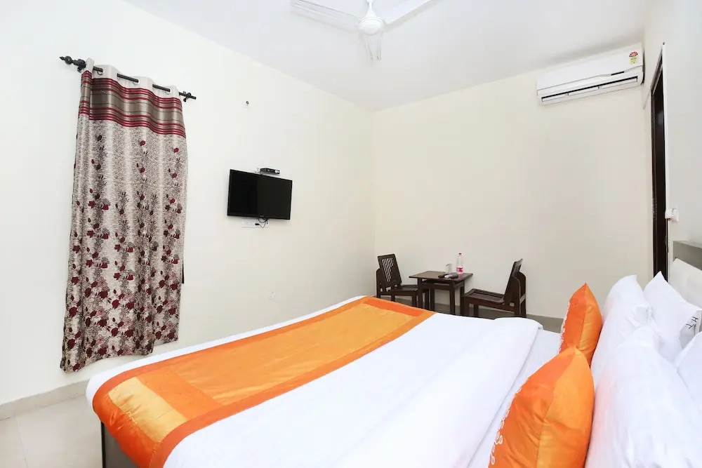 OYO 10377 Hotel Tango