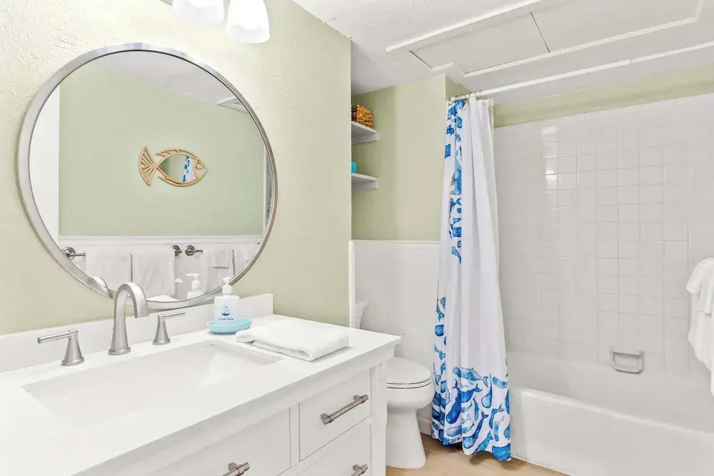Tranquil Turquoise: Pet Friendly