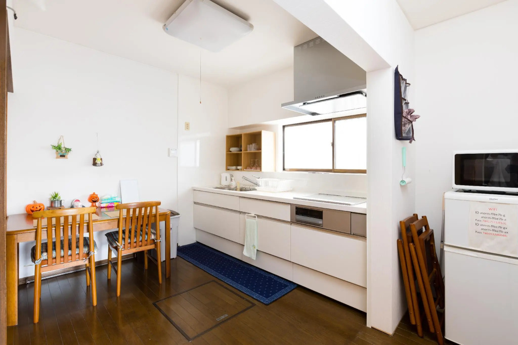 A&Z Guest House 関空行南海線二色の浜駅三分 鍵付き4人部屋