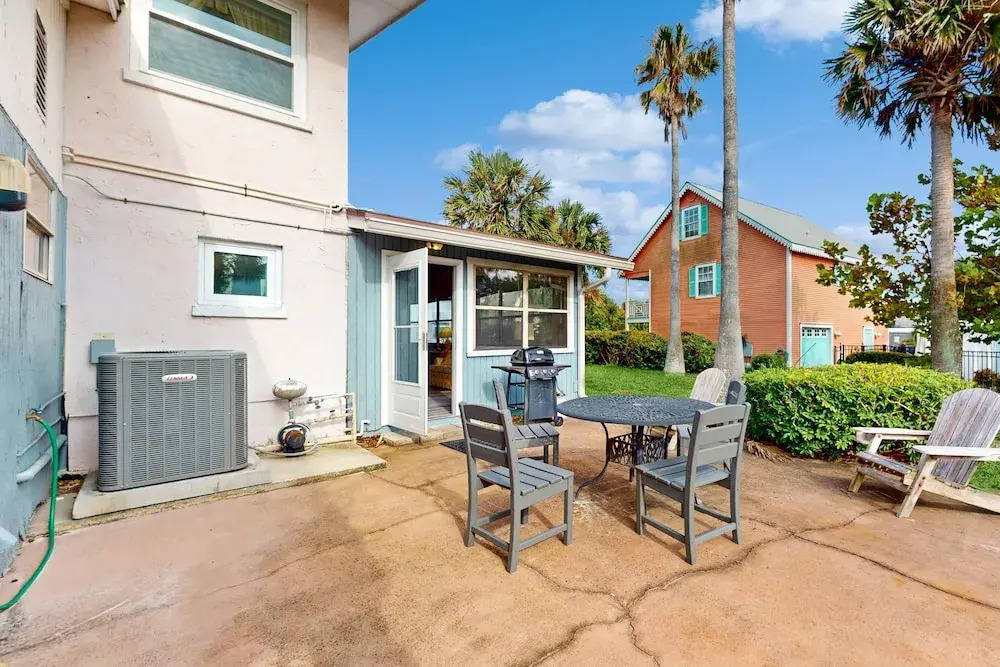 Spacious Seaside Cottage w/ Sunroom 1-minute Walk to Vilano Beach