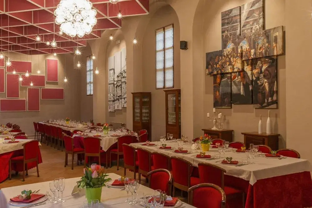 Casa REGINA MONTIS REGALIS