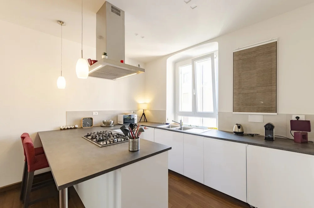 JOIVY Spacious Family Apt For 4, In Carignano, Genoa