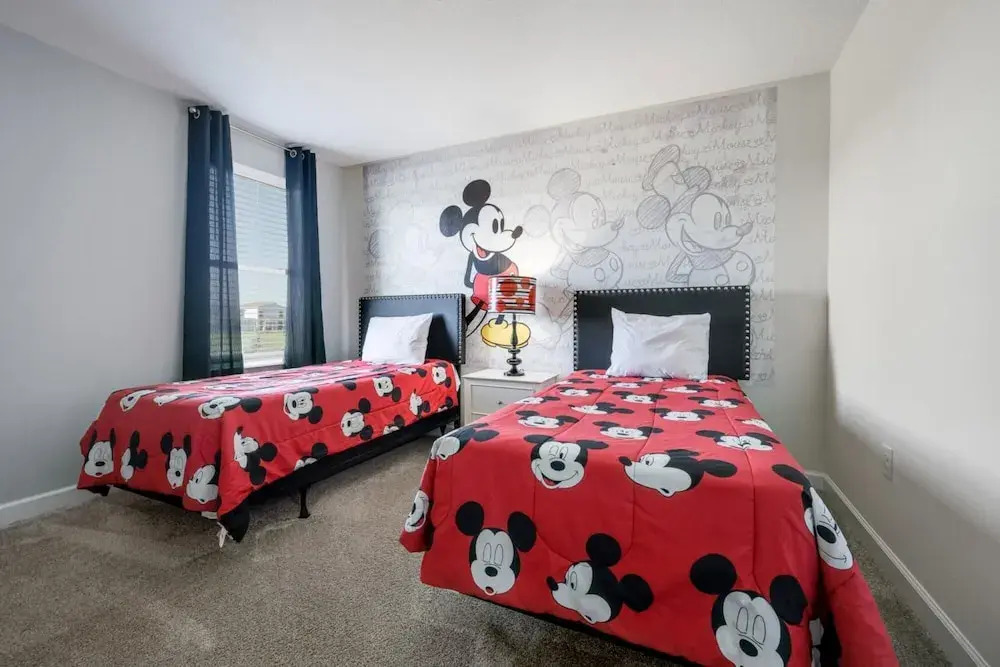 Wonderful Home With Movie Room Near Disney