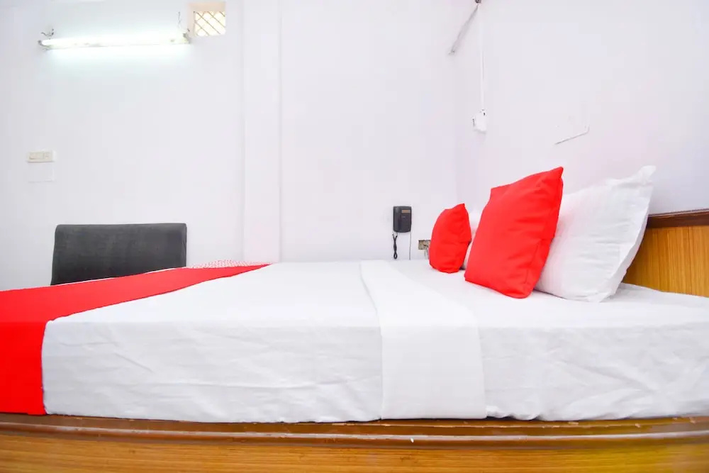 White House Continental by OYO Rooms