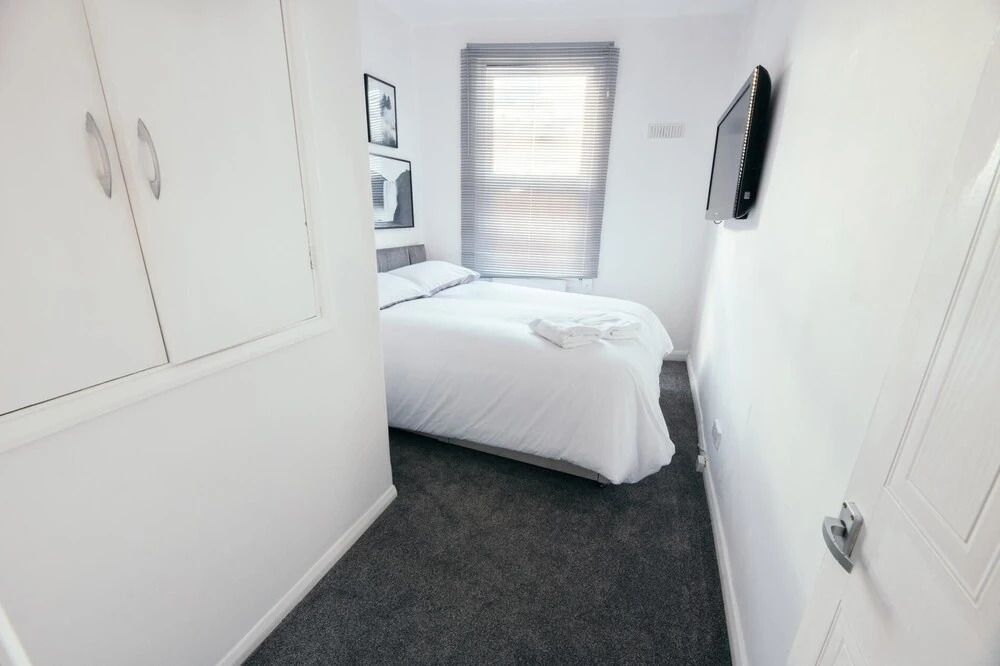 NEW Sleek and Chic 1BD Brighton Flat - Sleeps 3