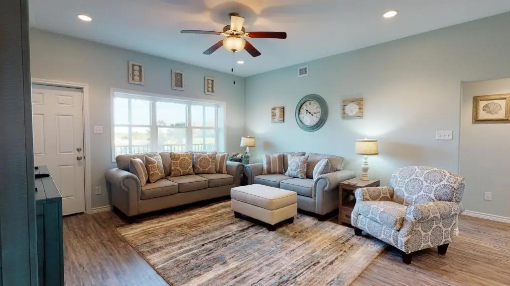 IR45 Bottom Floor Condo, 3 Bedrooms 2 Bath, View of Shared Pool, Boardwalk