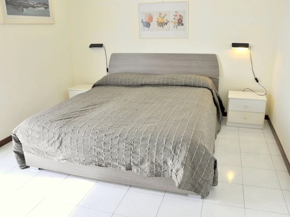 Newly Renovated Holiday Home With Scenic Hill-view