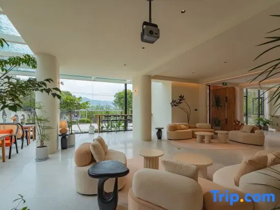 Yunfu Mountain Moon Light Luxury Resort Homestay (Tonglu OMG Heartbeat Paradise Store)